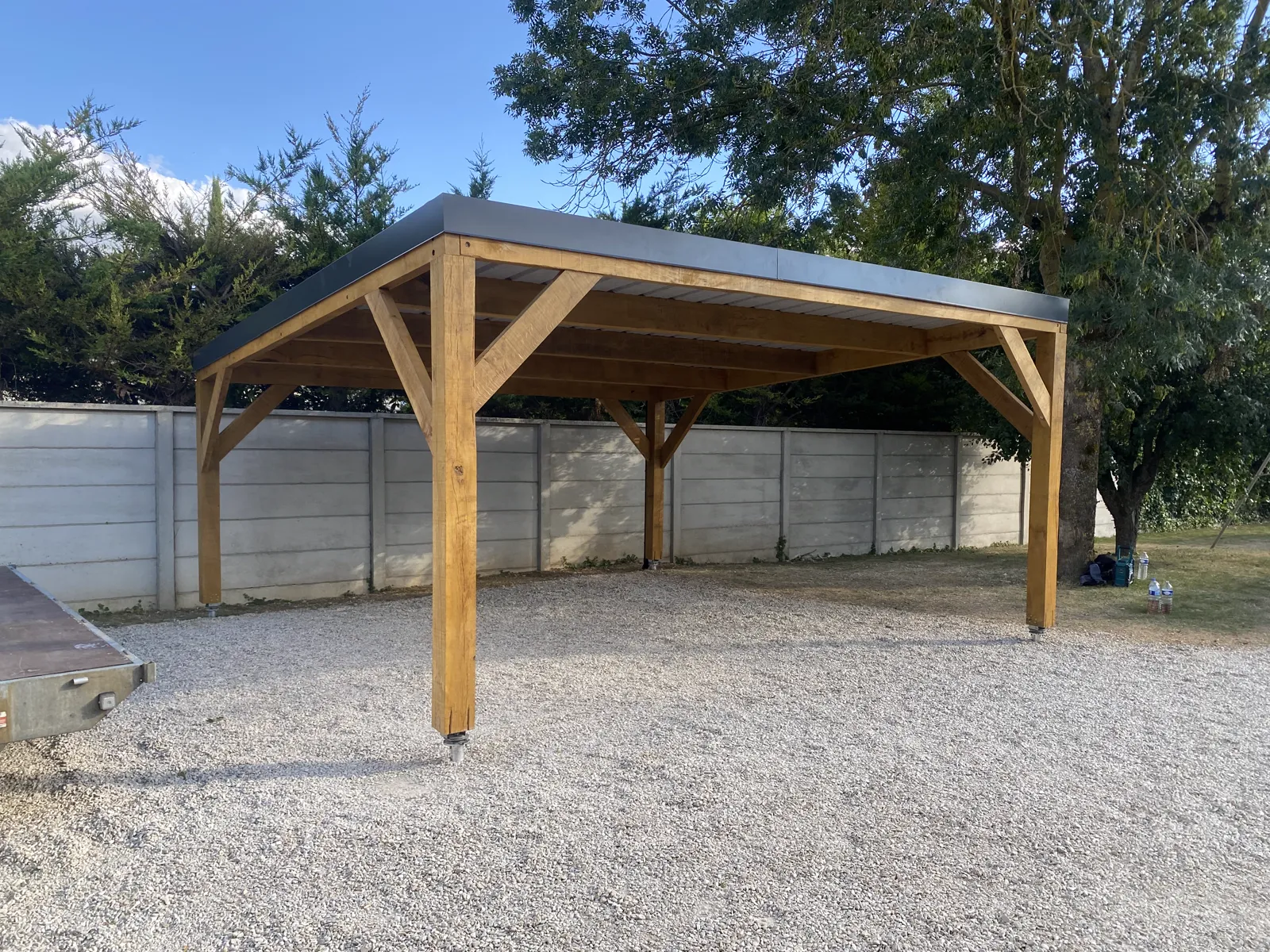 Carport en chêne massif 5x5 m terminé, toiture mono-pente en bac acier anthracite, à Pont-Sainte-Marie près de Troyes