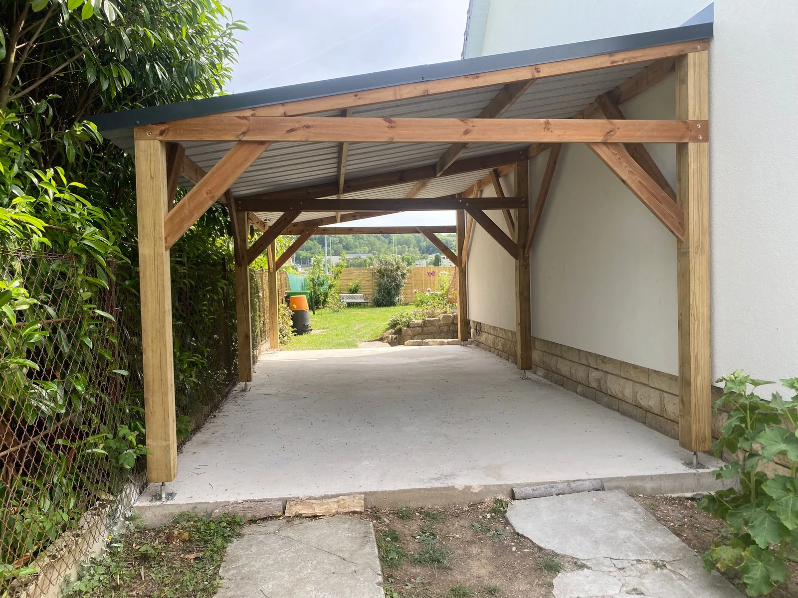 Détail du carport adossé