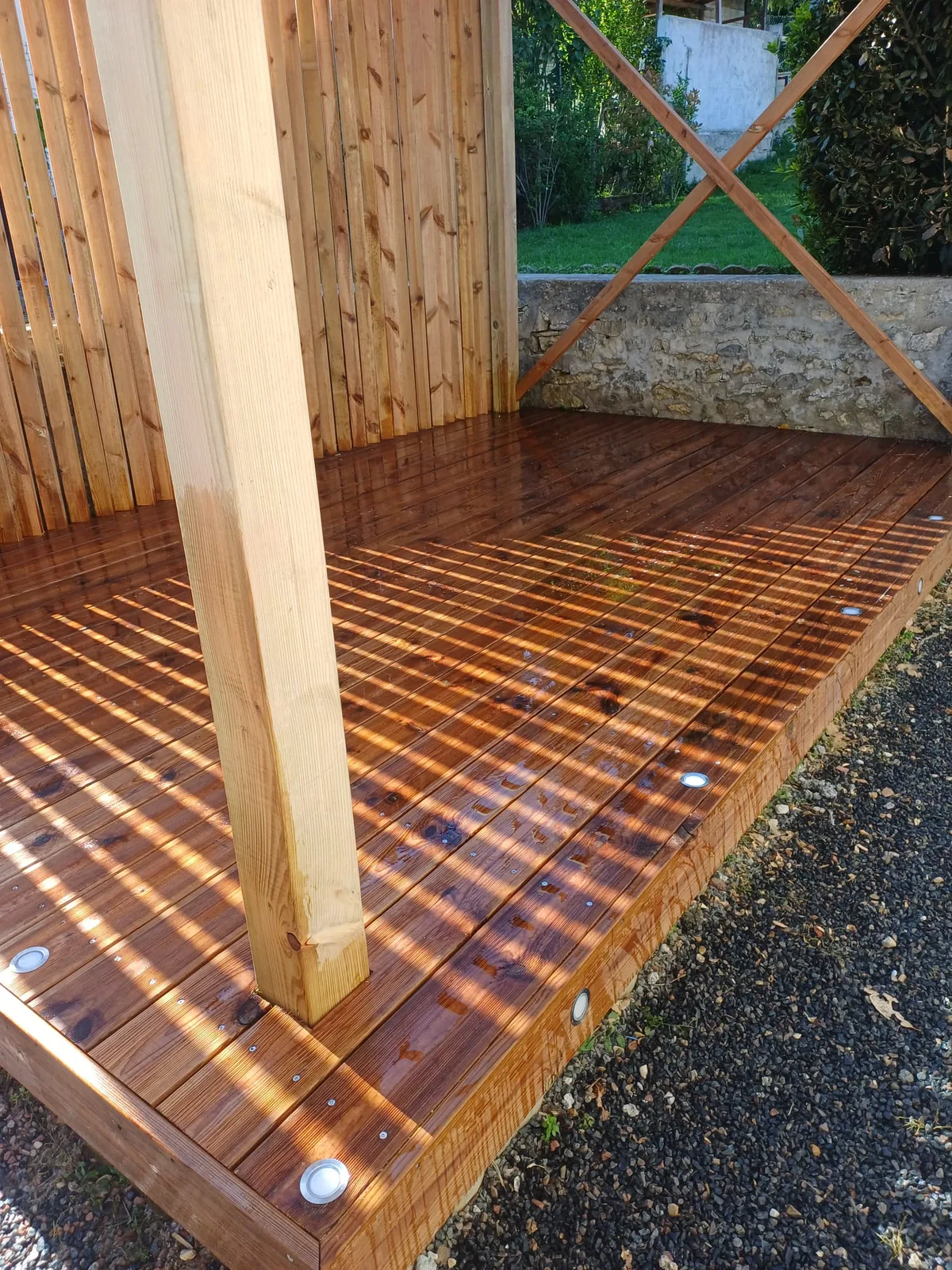 Terrasse bois en pin classe IV avec spots LED encastrés à Congis-sur-Thérouanne